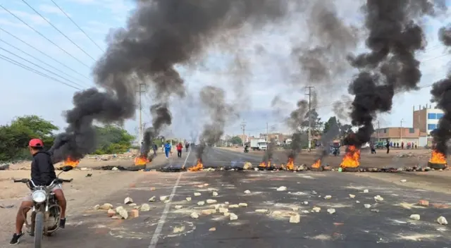 Alrededor de 700 empresas con rutas a nivel nacional y 300 con rutas regionales tienen sus vehículos paralizados.