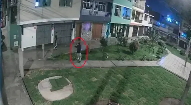 Joven es asaltado luego de dejar bolsa de basura. Joven es asaltado luego de dejar bolsa de basura.