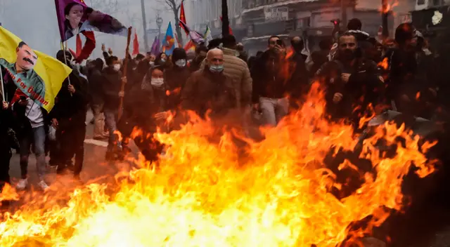 Francia: la violencia se apodera de París.