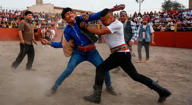Pobladores festejan el Takanakuy cada 25 de diciembre.