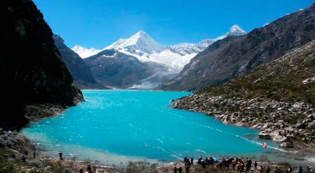 Laguna Parón a punto de desbordarse