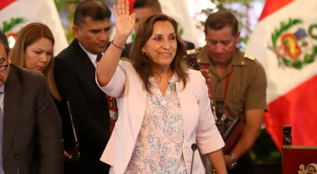 Dina Boluarte se aferra al cargo y señaló que su meta es dejar reformas políticas.