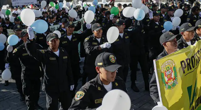 Policías y militares vienen reprimiendo las movilizaciones a nivel nacional. Policías y militares vienen reprimiendo las movilizaciones a nivel nacional.