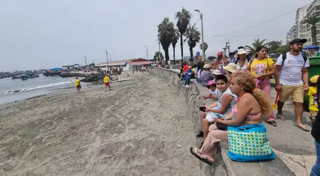 Playas de Ancón cerradas por presencia de petróleo en las aguas
