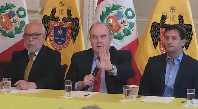 Rafael López Aliaga en conferencia de prensa Rafael López Aliaga en conferencia de prensa