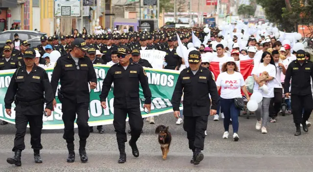 PNP habría intentado politizar la marcha de la paz PNP habría intentado politizar la marcha de la paz
