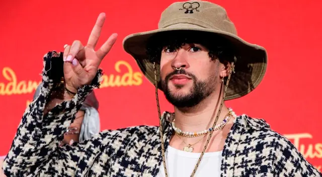 Bad Bunny tiró el celular de una fan al mar. Bad Bunny tiró el celular de una fan al mar.