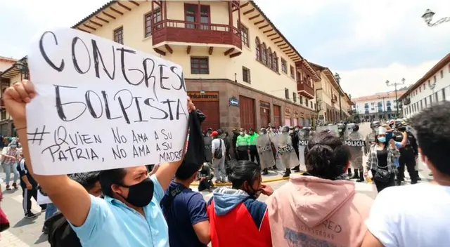 El hombre habría intentado defender a una mujer, pero una turba llegó para lincharlo.