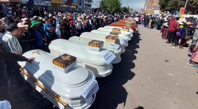 Velorio al aire libre de manifestantes fallecidos