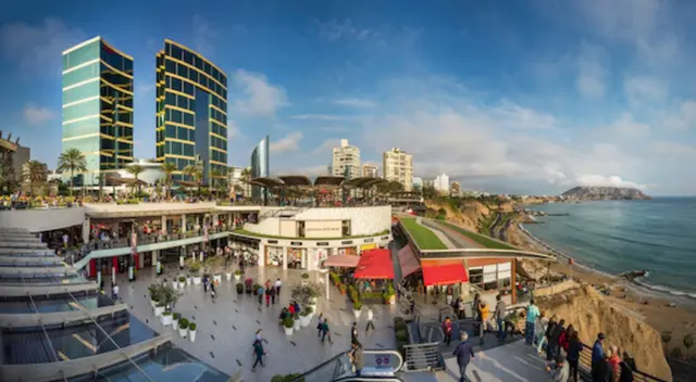 El lugar pone en riesgo la integridad de miles de visitantes que llegan diariamente para realizar compras o entretenerse. El lugar pone en riesgo la integridad de miles de visitantes que llegan diariamente para realizar compras o entretenerse.