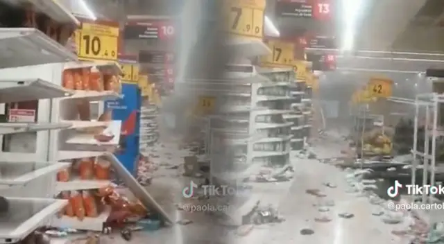 Plaza Vea en Puno quedó destrozado tras el saqueo y vandalismo Plaza Vea en Puno quedó destrozado tras el saqueo y vandalismo