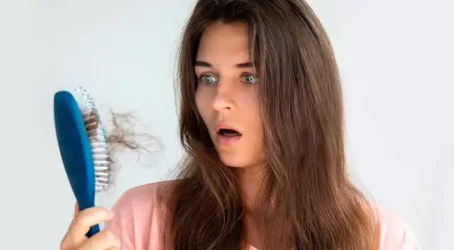 Conoce más detalles sobre la caída del cabello. Conoce más detalles sobre la caída del cabello.