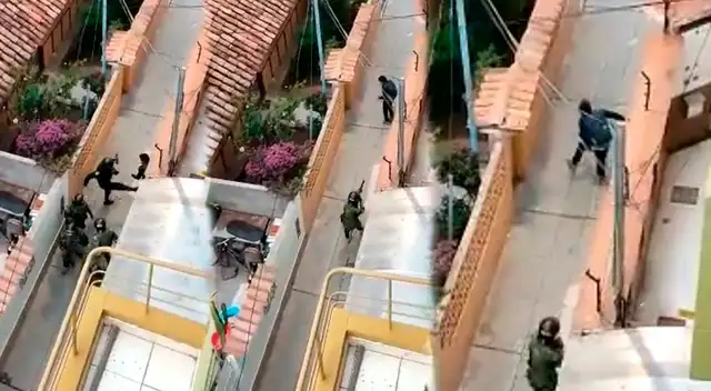 Policías agreden y casi matan a un manifestante en calle de Cusco.