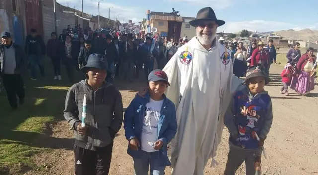 Sarcedote argentino de Puno regresa a su país tras quitarle su licencia.