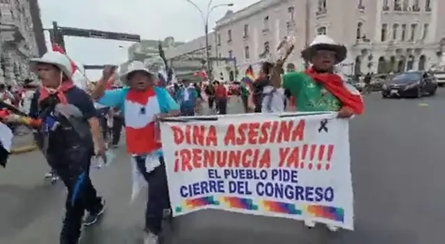 Manifestantes piden la renuncia de Dina Boluarte