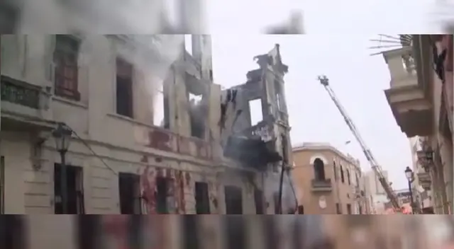 Casona terminó reducida a cenizas tras incendio durante protestas Casona terminó reducida a cenizas tras incendio durante protestas