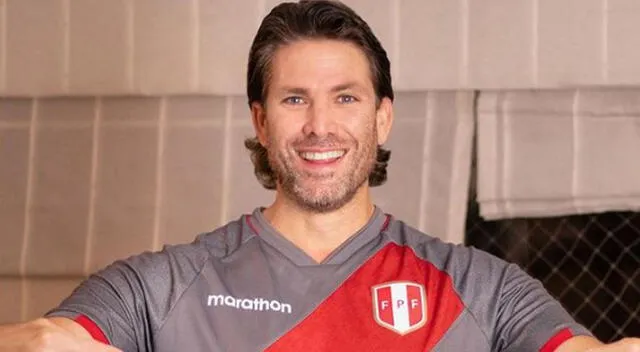 Paco Bazán con la camiseta de la selección de Perú. Foto: Instagram 