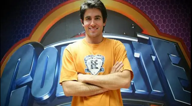 Macs Cayo reveló que fue llamado para pertenecer a "Combate" por su apellido.