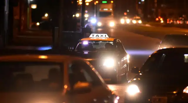 El hombre contó que habría estado bebiendo licor con sus amigos hasta horas de la noche cuando, al intentar ir a su casa, ocurrió el incidente. El hombre contó que habría estado bebiendo licor con sus amigos hasta horas de la noche cuando, al intentar ir a su casa, ocurrió el incidente.