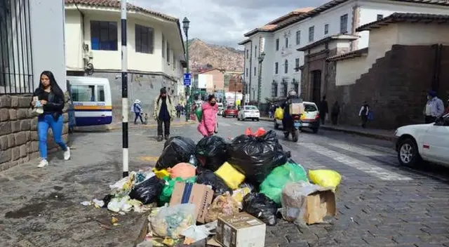 Esquinas repletas de basura en la ciudad de Cusco Esquinas repletas de basura en la ciudad de Cusco
