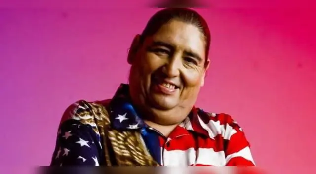 Cantante da dura pelea a la muerte.