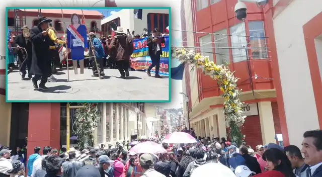 Miles de manifestantes de Puno exigen la renuncia de Dina Boluarte durante misa de la Virgen del Carmen.