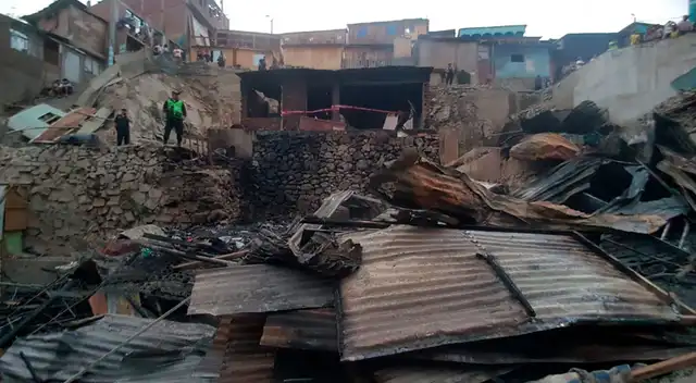 Incendio ocurrió en una zona de difícil acceso de San Juan de Lurigancho.