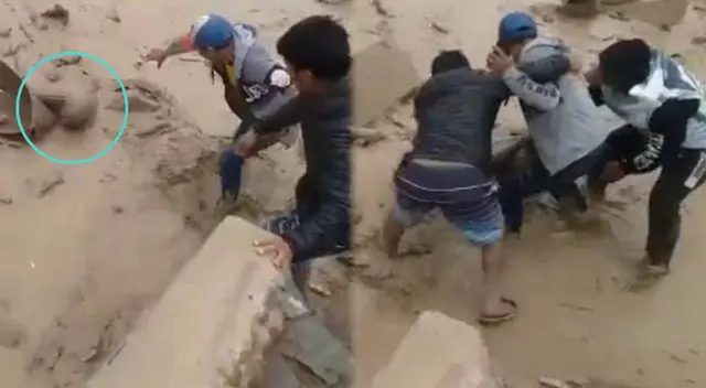 Hombre se salvó de morir, tras ser arrastrado por huaico en Camaná. Hombre se salvó de morir, tras ser arrastrado por huaico en Camaná.