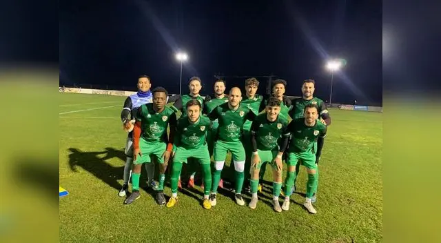 Luna portero peruano tiene un futuro promisorio y es uno de los puntales de su equipo. Luna portero peruano tiene un futuro promisorio y es uno de los puntales de su equipo.