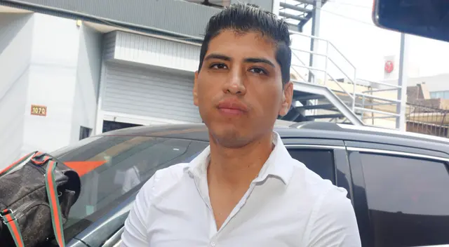 John kelvin en aprietos por desobedecer a la justicia y tras ser acusado de violencia psicológica.