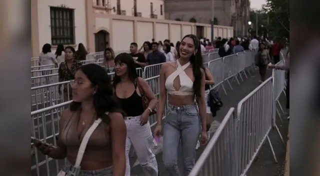 Cientos de fans llegaron desde tempranas horas al Estadio Nacional donde se realizarán los cuatro conciertos que ofrecerá el 'Rey de la bachata'.