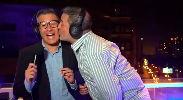 Gonzalo Núñez dejó 'helados' a todos al darle un beso a Erick Osores. Gonzalo Núñez dejó 'helados' a todos al darle un beso a Erick Osores.