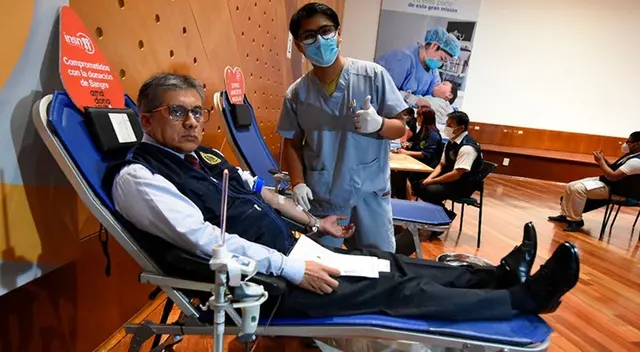 El jefe de la OCMA, Ulises Yaya Zumaeta donó sangre para los niños con cáncer