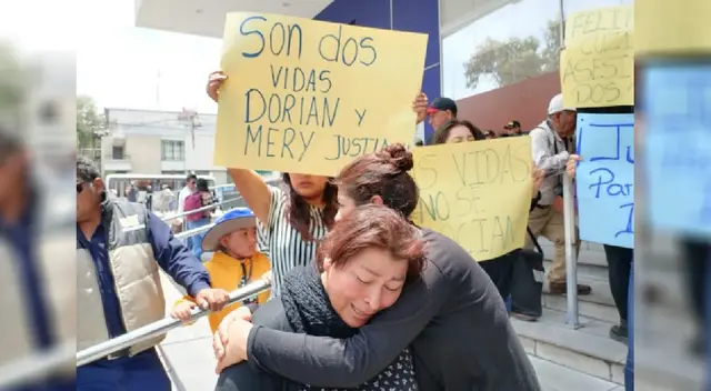 Madre y hermana del joven asesinado abrazándose piden justicia