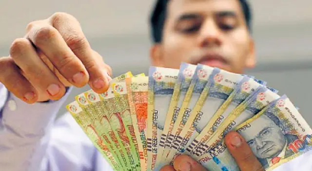 6 de cada 10 peruanos gasta más de lo que gana, señala Asbanc. 6 de cada 10 peruanos gasta más de lo que gana, señala Asbanc.