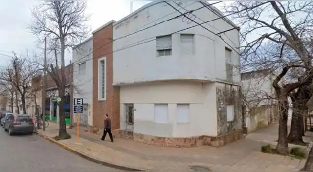 Un jubilado de 72 años mató de dos balazos a un ladrón tras ingresar a su casa a robar una podadora. Un jubilado de 72 años mató de dos balazos a un ladrón tras ingresar a su casa a robar una podadora.