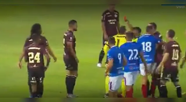 Di Benedetto recibe la roja Di Benedetto recibe la roja