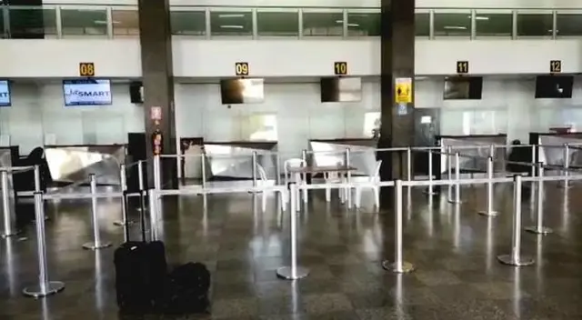 Caunter Viva Air completamente vacío en el aeropuerto Velasco Astete en Cusco