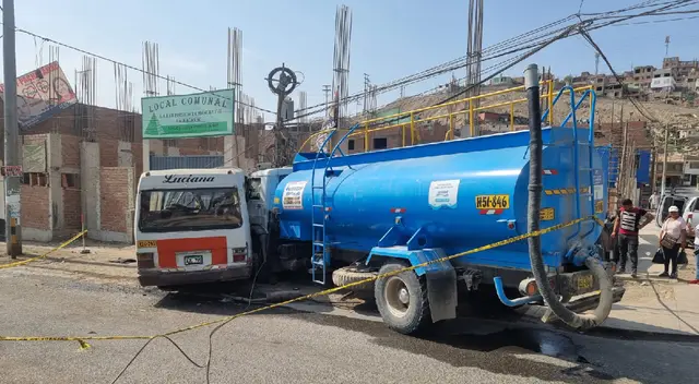 Camión cisterna que chocó contra bus de transporte público en Pachacámac Camión cisterna que chocó contra bus de transporte público en Pachacámac