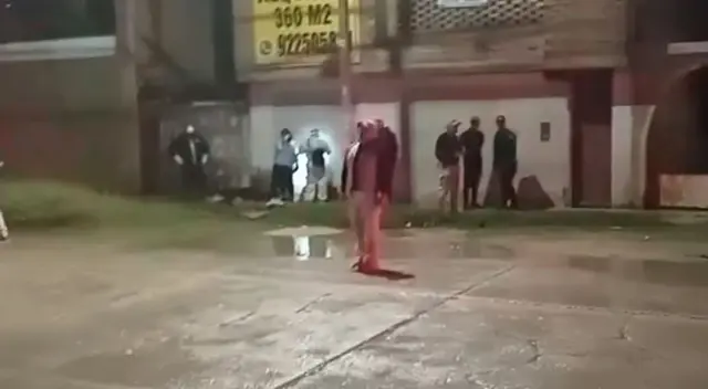 Las víctimas dieron con cable descolgado mientras caminaban bajo la fuerte lluvia.