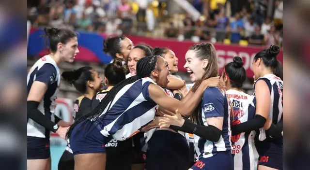 Festejo de las jugadores de Alianza Lima tras la victoria 3-1 ante las chorrillanas.