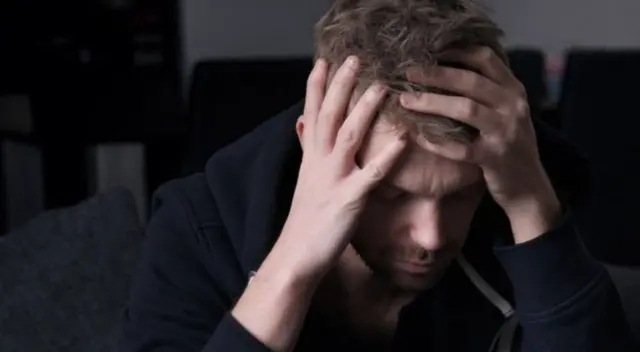 El dolor de cabeza puede ocasionar una inflamación u otros problemas de los vasos sanguíneos.