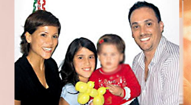 Mónica Sánchez, sus hijas Mariel y Miranda, y Fabián Reyes.   