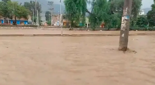 Huaico intenta meterse en las vivienda de Chaclacayo.