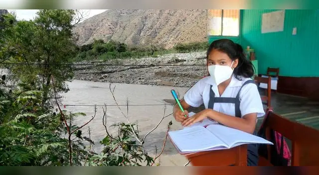 La valiente niña hace todo lo posible para asistir a sus clases.