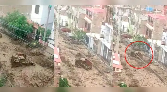 El huaico llevó como si nada una moto que se encontraba en la zona del desastre.