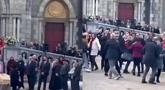 Le hizo un lindo homenaje a su esposa en el funeral. Le hizo un lindo homenaje a su esposa en el funeral.