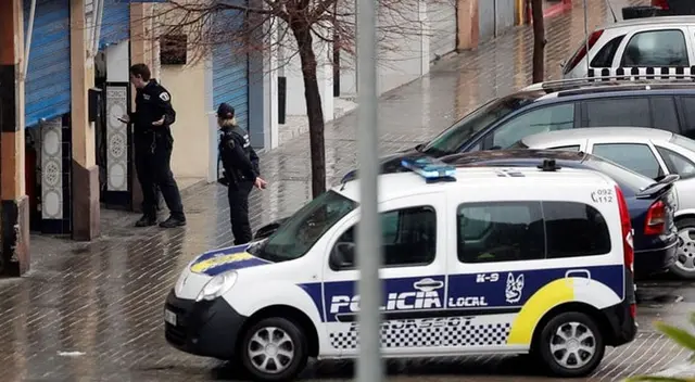 El hombre de 46 años y su esposa de 47 fueron detenidos por la Policía de España. El hombre de 46 años y su esposa de 47 fueron detenidos por la Policía de España.