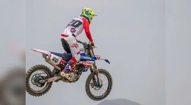 Ian Chía, de 32 años, es piloto profesional de motocross desde los 7 años.