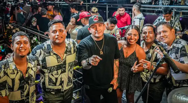 Los Claveles de la Cumbia.